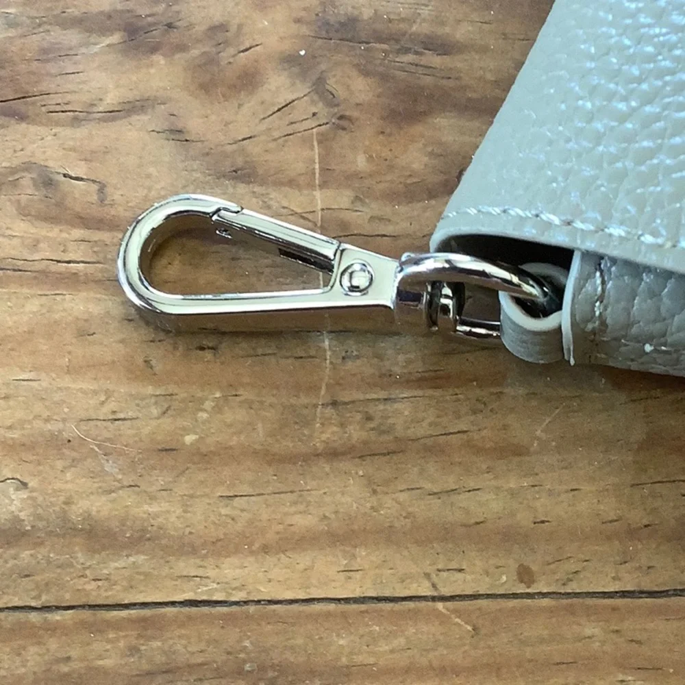 🆕🆕BANDOLIER AirPod Leather case - Picture 4 of 6